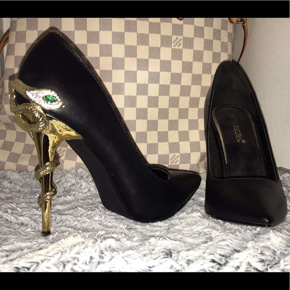 Snake 🐍 heel pumps